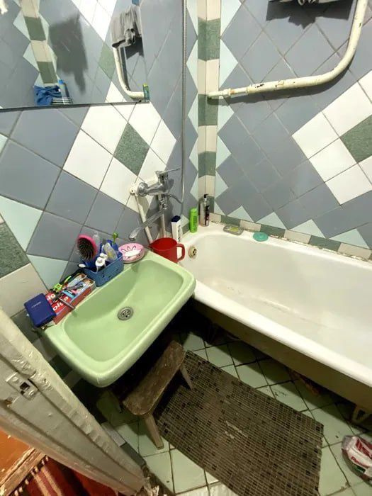 Срочно продаю 1 комнатную квартиру Сергели массив Куйлюк 5