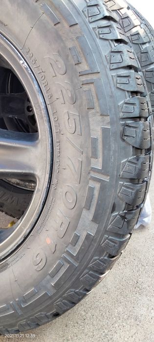 Шины бу всесезонные.