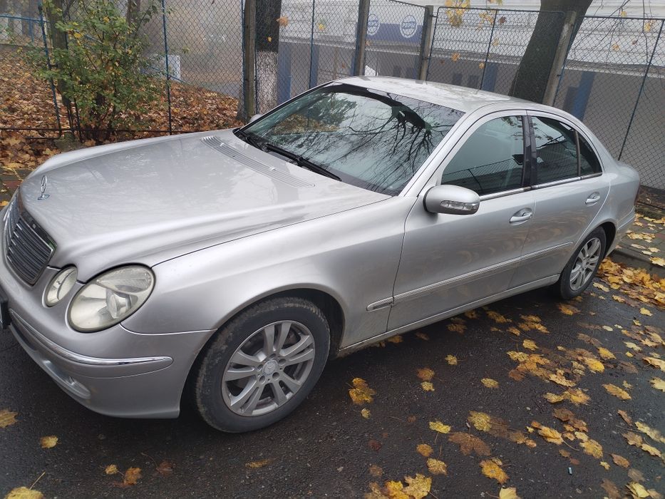 Vând Mercedes Benz E class din 2005, motor 2,2 diesel