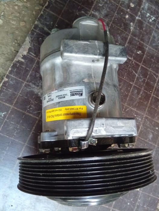 Продам автомобильный компрессор кондиционера