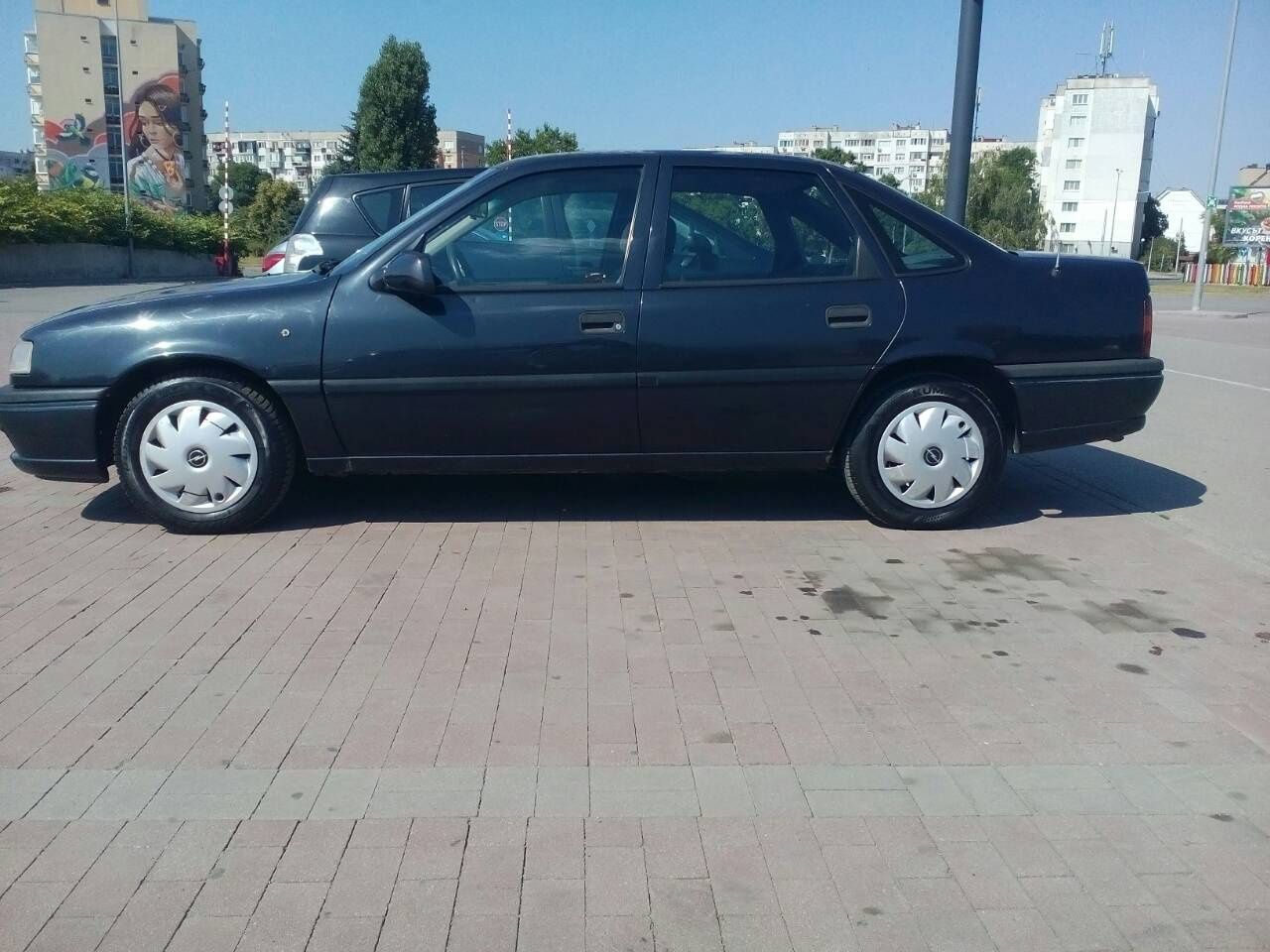 Опел Вектра 1.6 черна