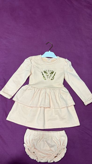 Детска рокля Guess в прасковено 18 м