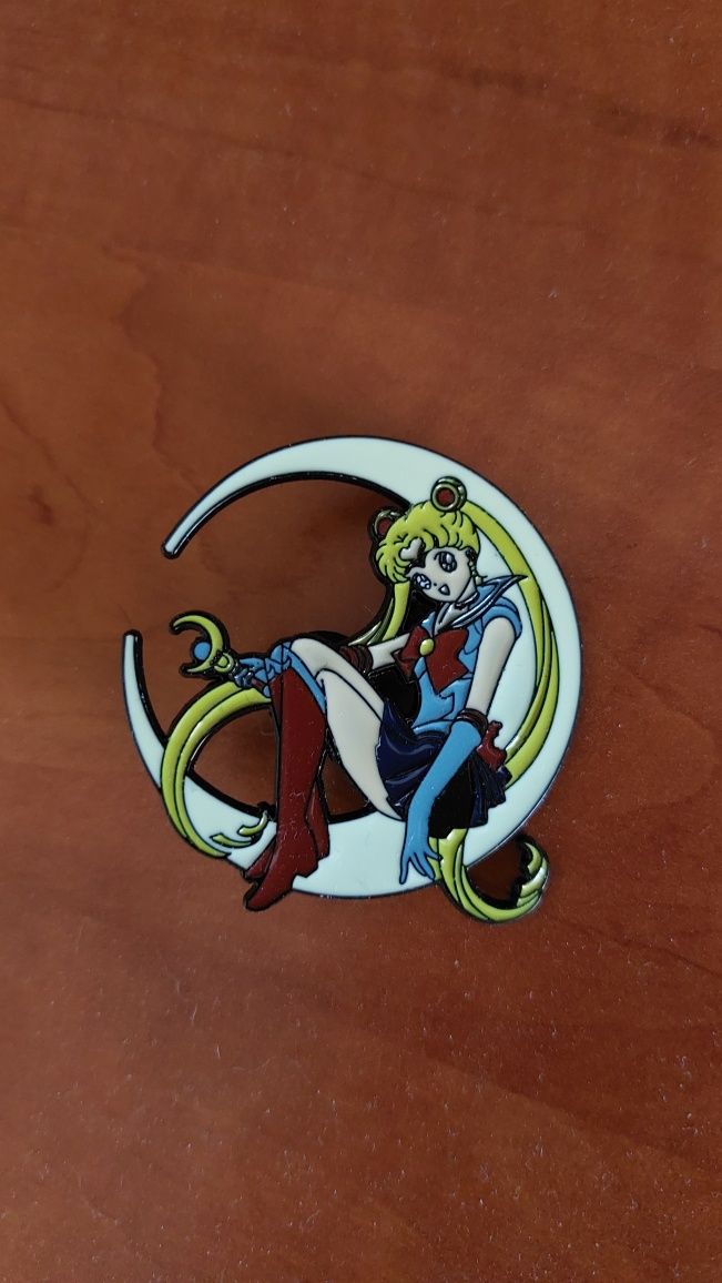 Insigna Sailor Moon noua