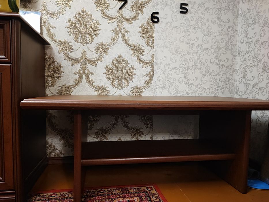 Стол прямоугольный.