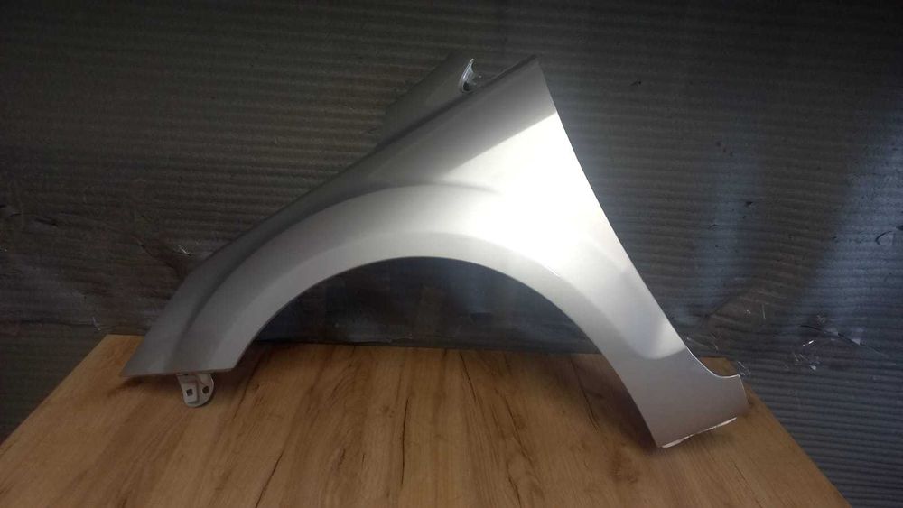 Aripa Fata Stanga Ford Focus 2/II FSL 08-10 (MoonDust Silver)