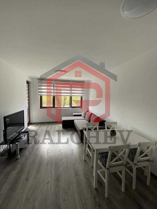 Двустаен апартамент под наем / Младост