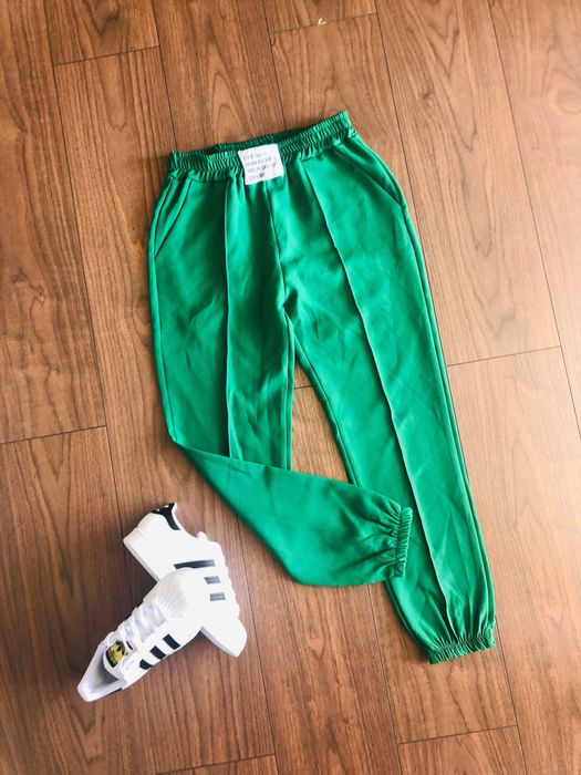 Pantaloni Sport, model actual