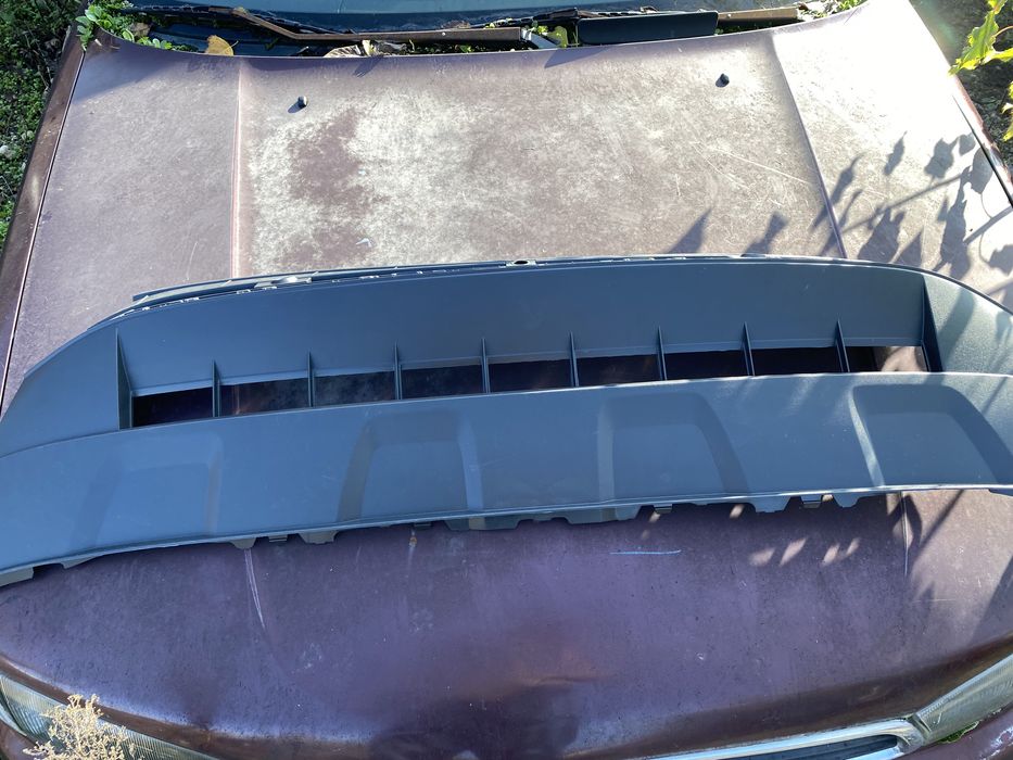 Spoiler VW Touareg 3 2018 - 2022 grila inferioara bara fata