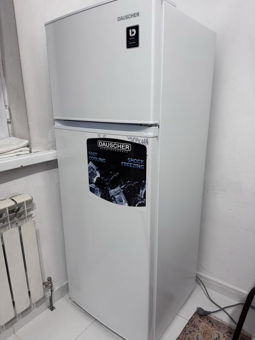 Холодильник с морозилкой новый