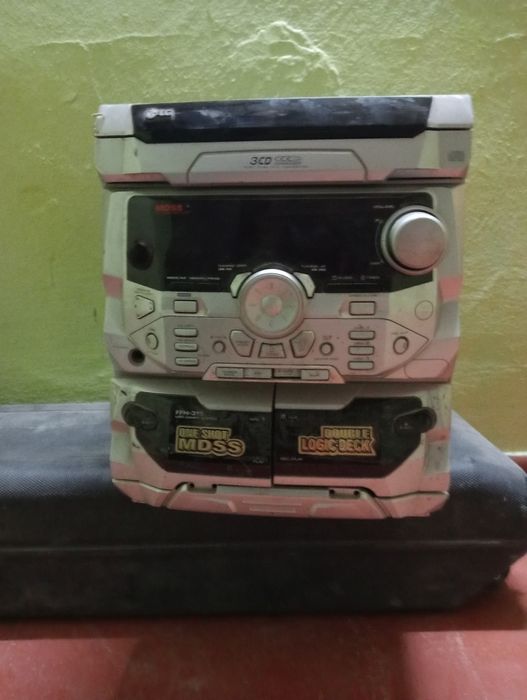 Прадается Музыкалный центр без колонки