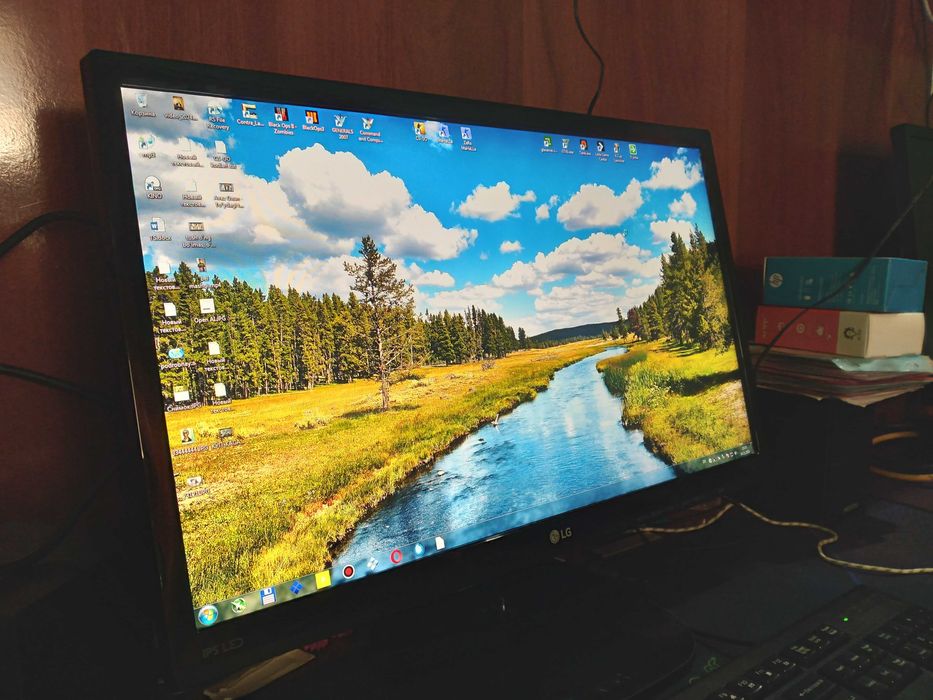 Manitor LG _ 22 MP48 _  расмдаги манитор _ ҳолати идеал !