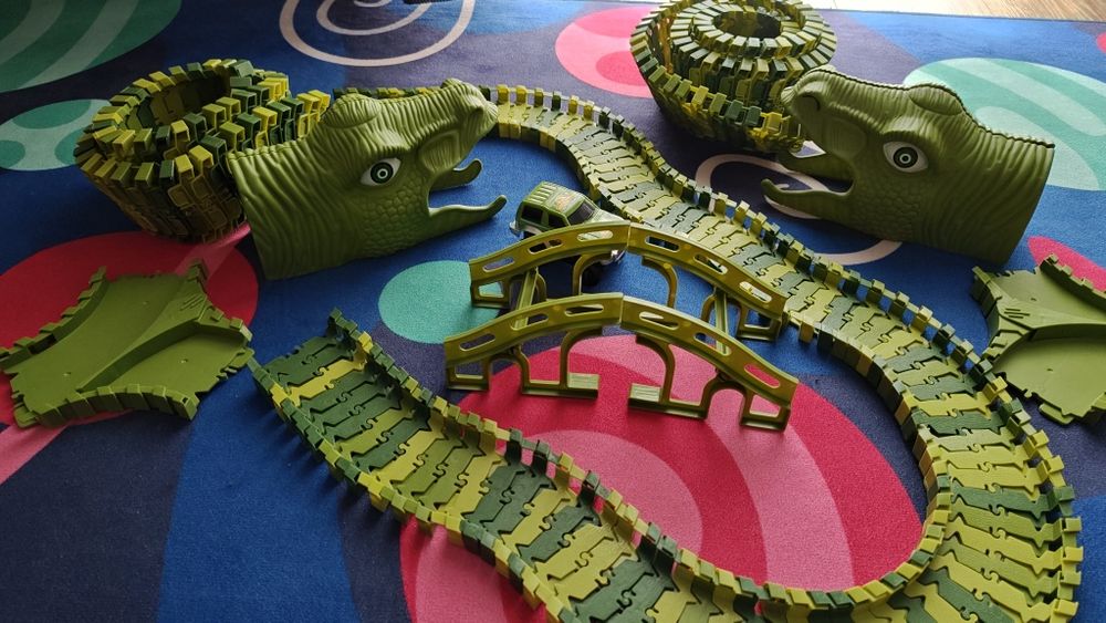 Traseu pista flexibila dinozauri
