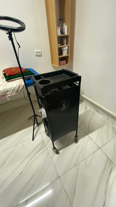 Сатылымда шаштараз мебельі