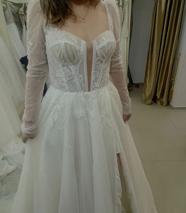 Rochie mireasa model Yolanda, marca Monreal