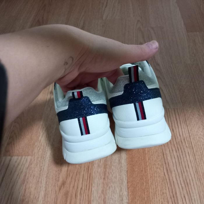 Adidasi tommy ne 38