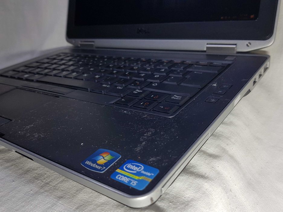 Laptop DELL i5 tastatura luminata cu incarcator si geanta transport