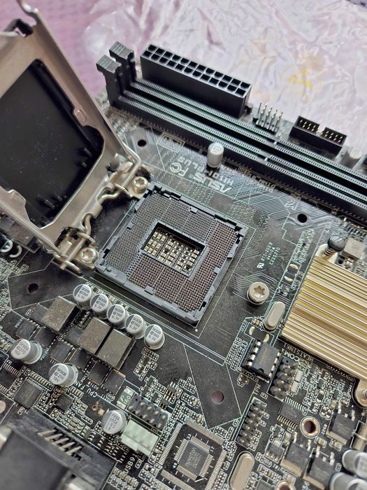 Mini-ITX дъно ASUS H110I-PLUS