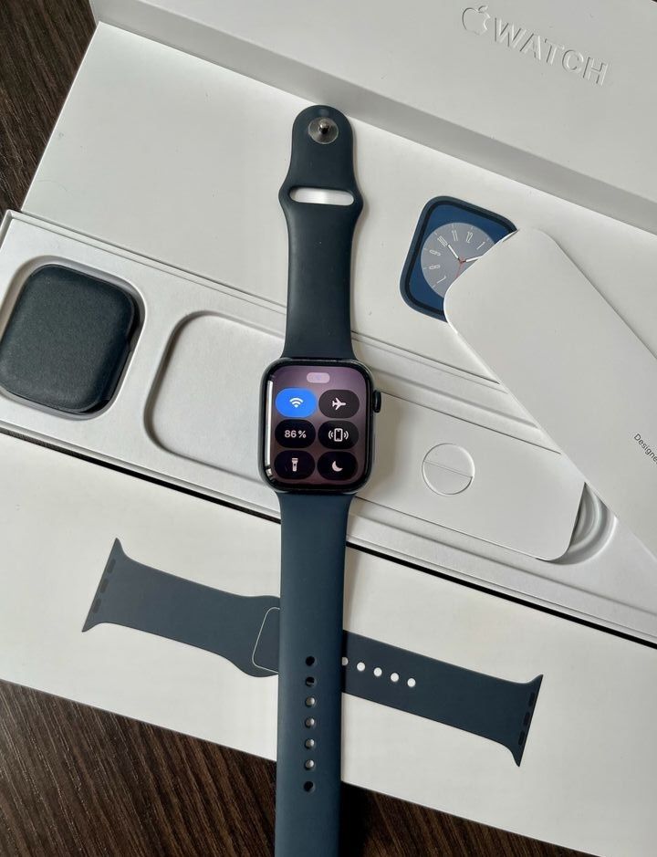 Apple watch 8 45mm Midnight Идеал Состояния Полни комплект Акб 100%