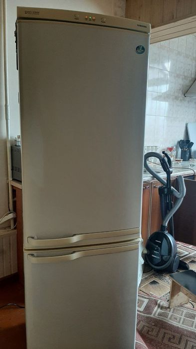 Продам холодильник