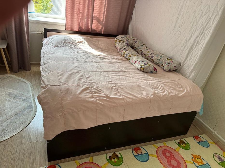Продаётся кровать IKEA с матрасом