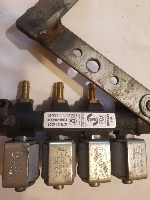 Продавам газова инжекторна рейка RAIL Apachе