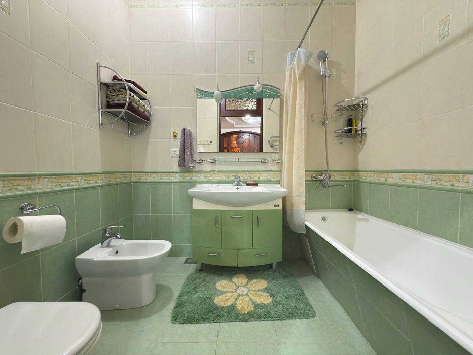 Продается авторский дом с участком Домбрабад SH83