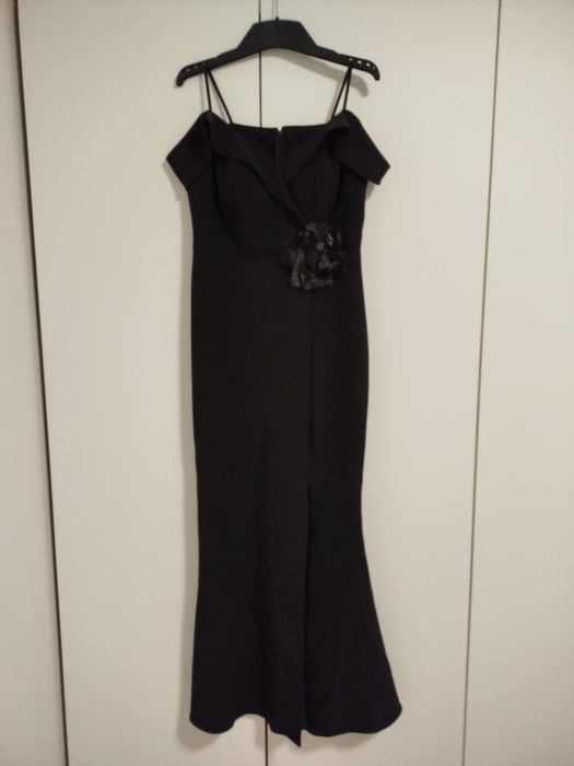 Елегантна черна рокля с еластан