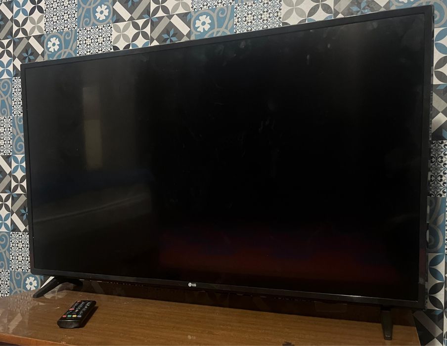 Телевизор LG 43UJ630V — в отличном состоянии!