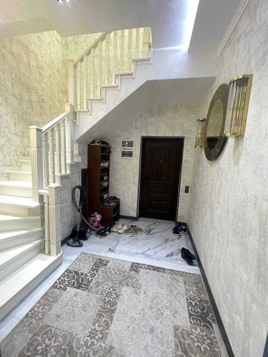 Срочно продается квартира Дуплекс, 5 комнат, На Учтепинском районе.