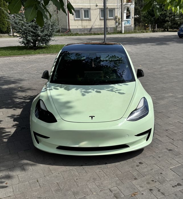 Tesla model 3 SR+ standard range facelift pompa caldura faruri matrix