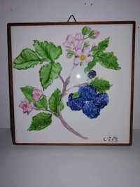 Faianta veche pictata manual florala in rama Boizenburg Germania
