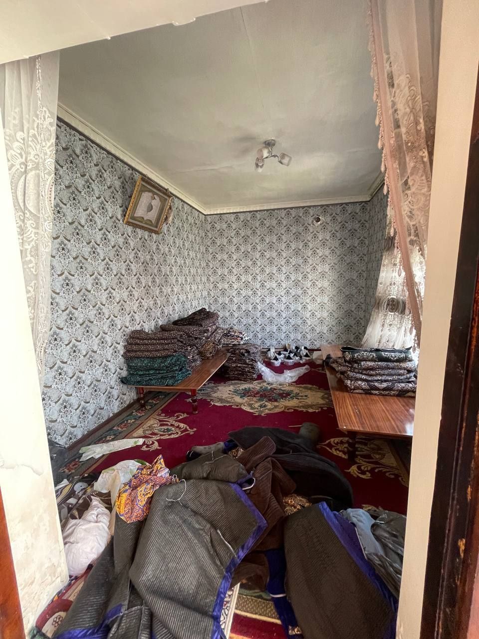 Shahar ichidan hovli sotiladi srochna 3.5 sutiq yevro remont