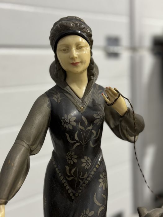 Statueta art deco din antimoniu pe soclu de marmura