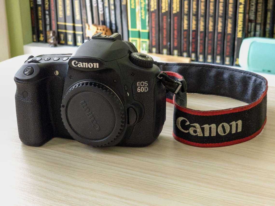 Фотоапарат Canon EOS 60D без обектив с батерии