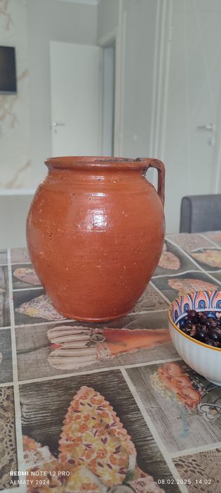 Горшок глиняный в хорошем состоянии
