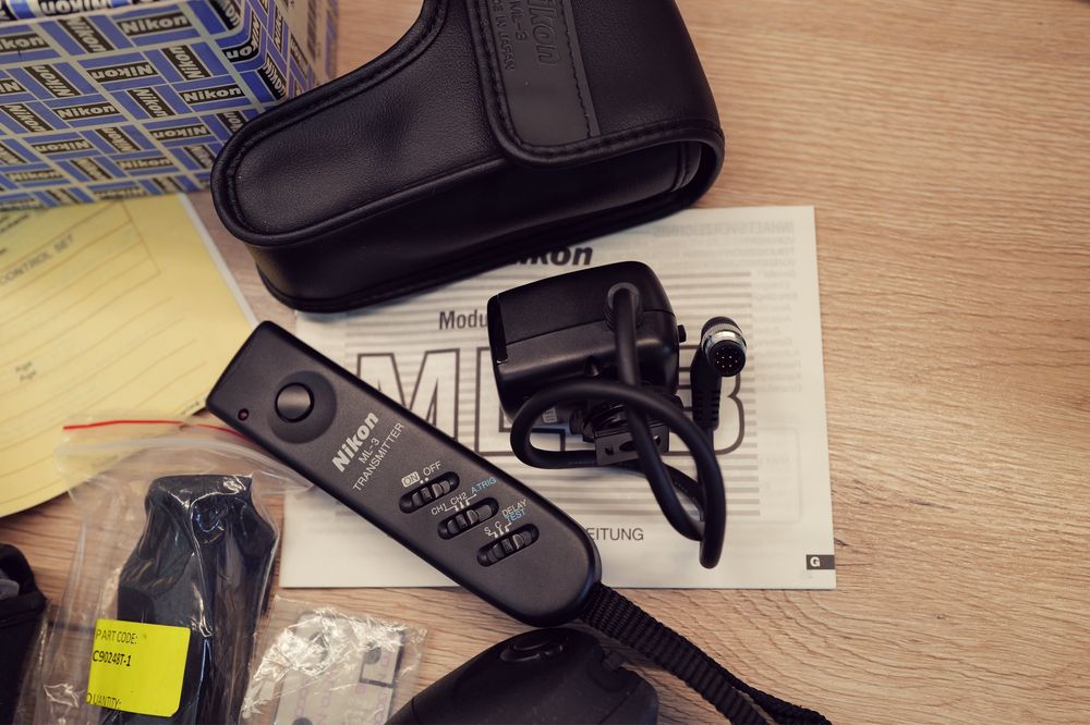Lot Nikon Grip MB-D12 Telecomanda ML-3 curele de umar D800 810 850 5D
