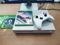Xbox One S с игри Forza  и Fifa, джойстик и кабели