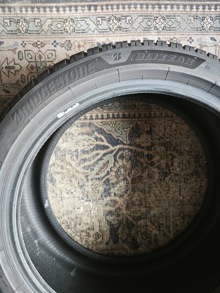 Зимни гуми BRIDGESTONE 245/40 R19