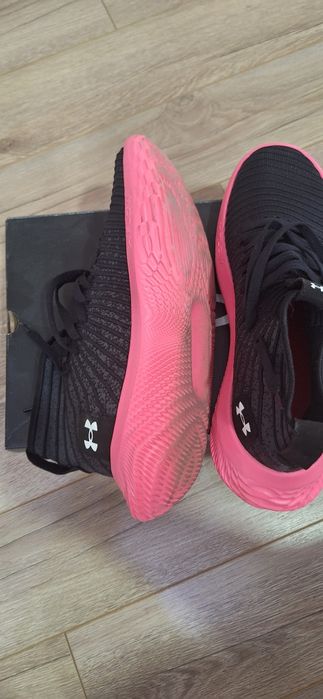 UNDER ARMOUR маратонки