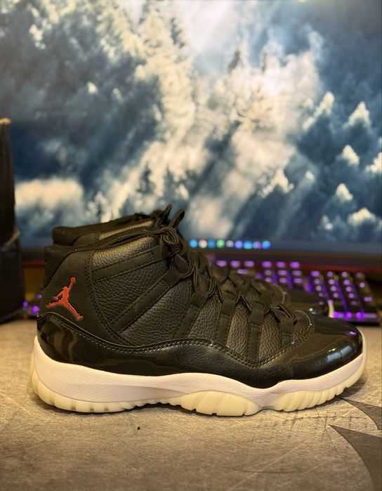 Jordan 11 Negru cu alb marimea 45