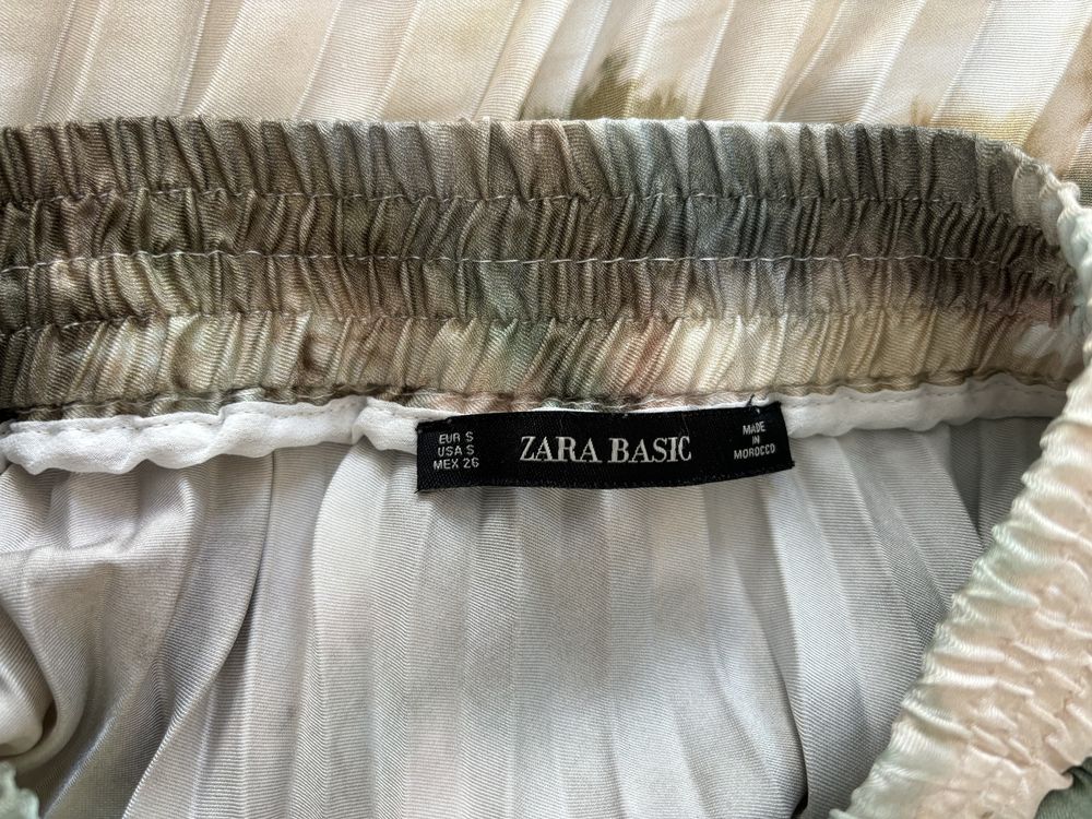 Плисирана пола Zara
