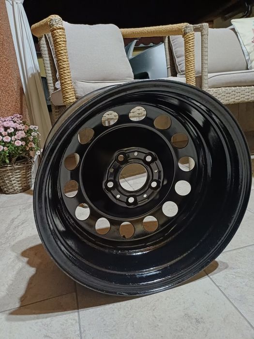 Vând 4 jante de tablă cu capace