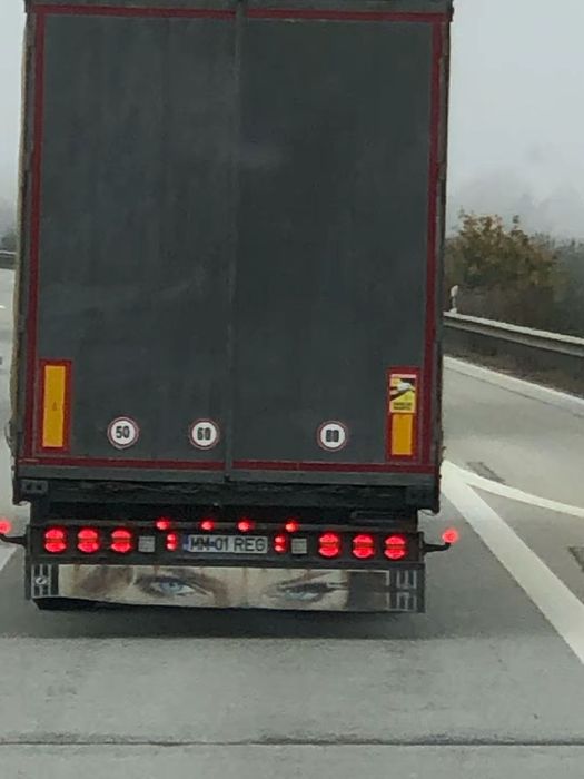 Kögel Mega tavan liftabil și balansor.