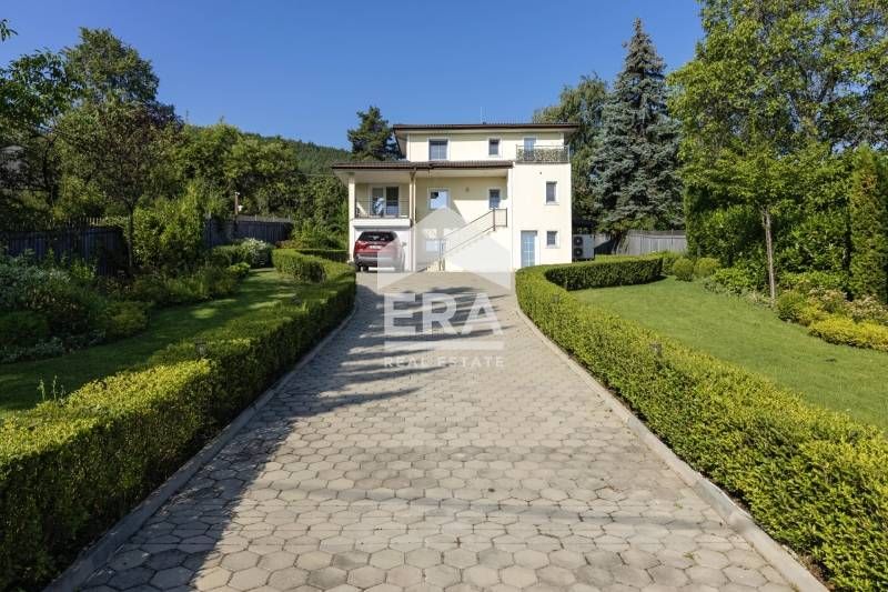 ЕРА ТЕРА представя завършена, самостоятелна еднофамилна къща над Бизне