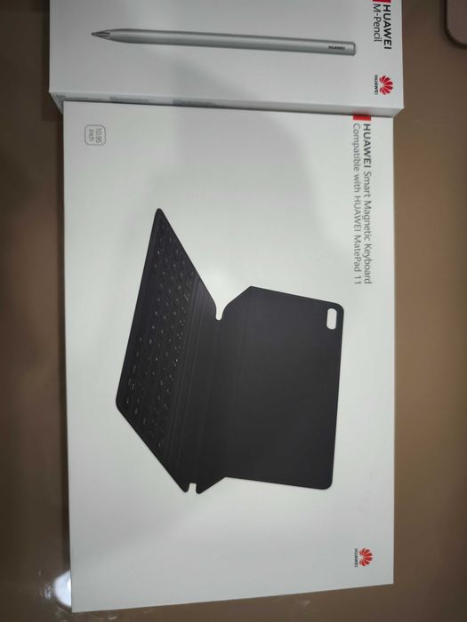 Tableta Huawei Matepad 11 , husa cu tastatura si stylus (pen)