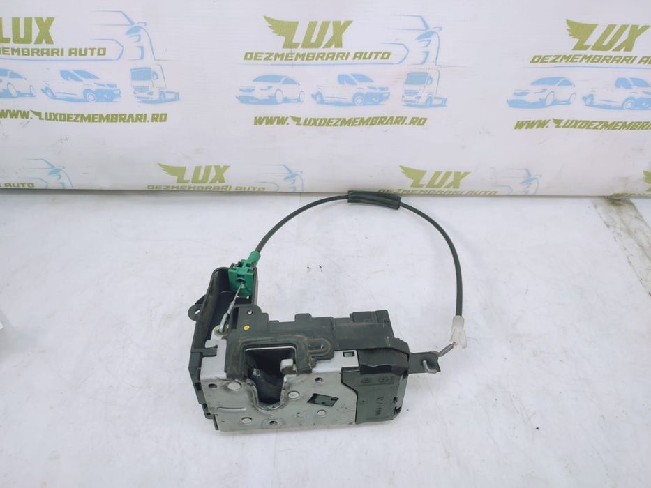 Broasca incuietoare dreapta fata 13220370 Opel Zafira B