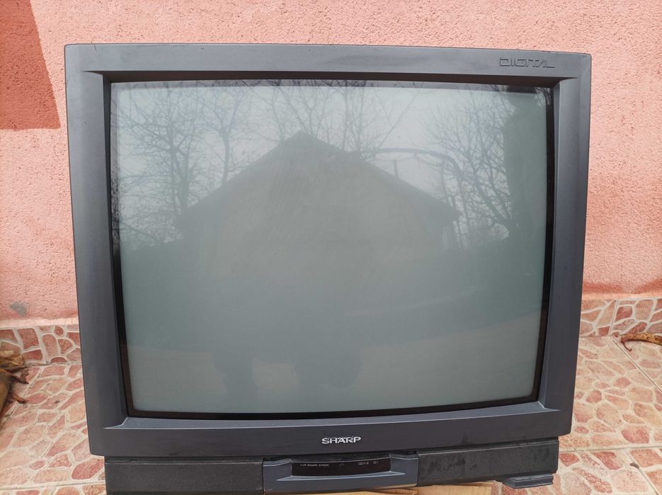 Tv Sharp cu telecomanda