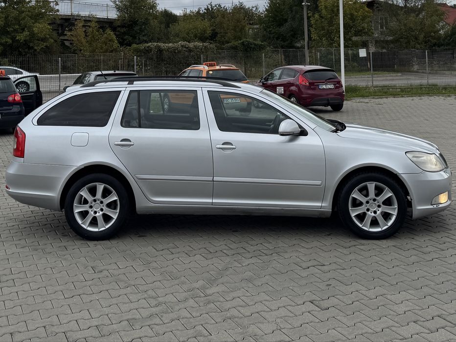 Skoda Ocatvia 2 Facelift 1.9 TDI 2010 Adusa Recent interior piele rosu