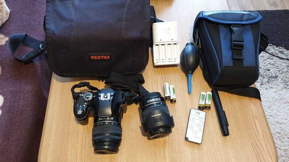 Aparat foto DSLR Pentax K-x Negru, + 18-55 + 50-200 si tot ce se vede