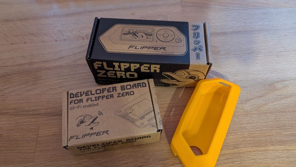 Flipper Zero + WiFi Dev Board + husa